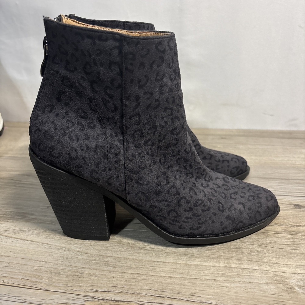 Vintage Havana Black Cheetah 6.5 Rook Trendy Ankle Boot Rear Zip